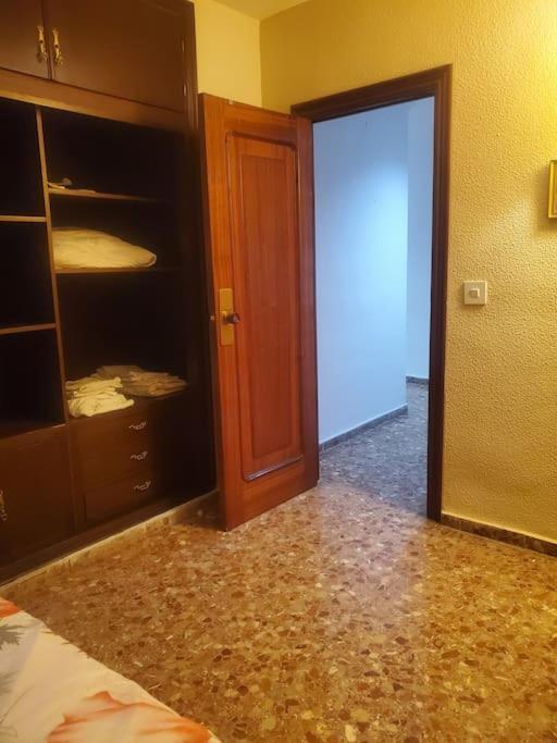 Lovely Bedroom In A Shared Apartment In The Center Of אליקאנטה מראה חיצוני תמונה